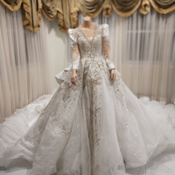 wedding dresses - Picture 4 of 16